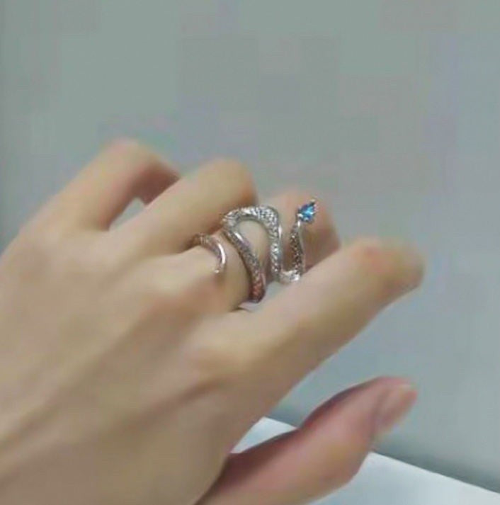 Vintage Style Silver Plated Ring Sapphire Snake Design 
