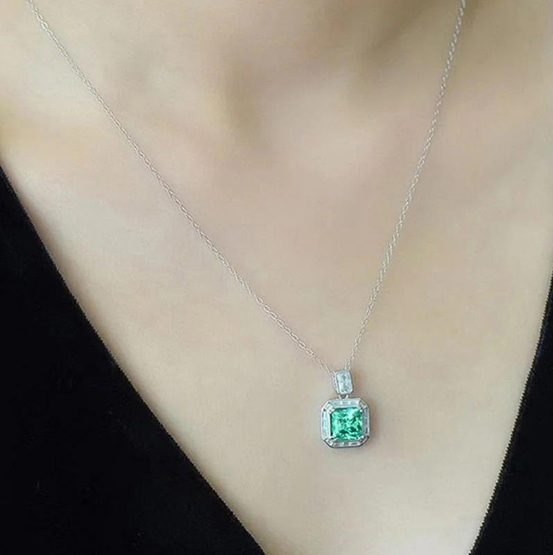 Vintage Style Silver Plated Necklace Emerald