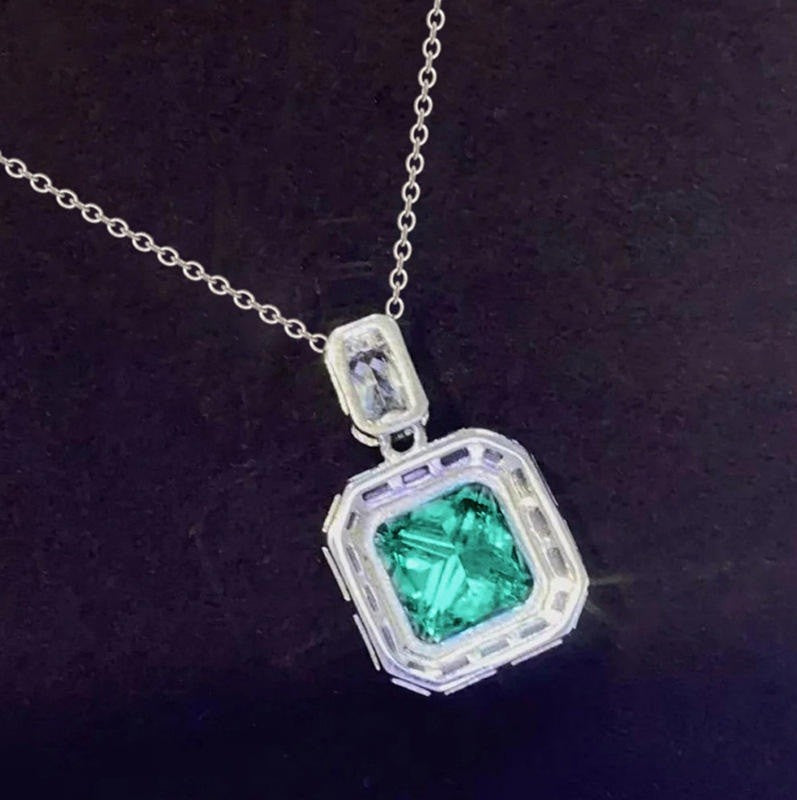 Vintage Style Silver Plated Necklace Emerald